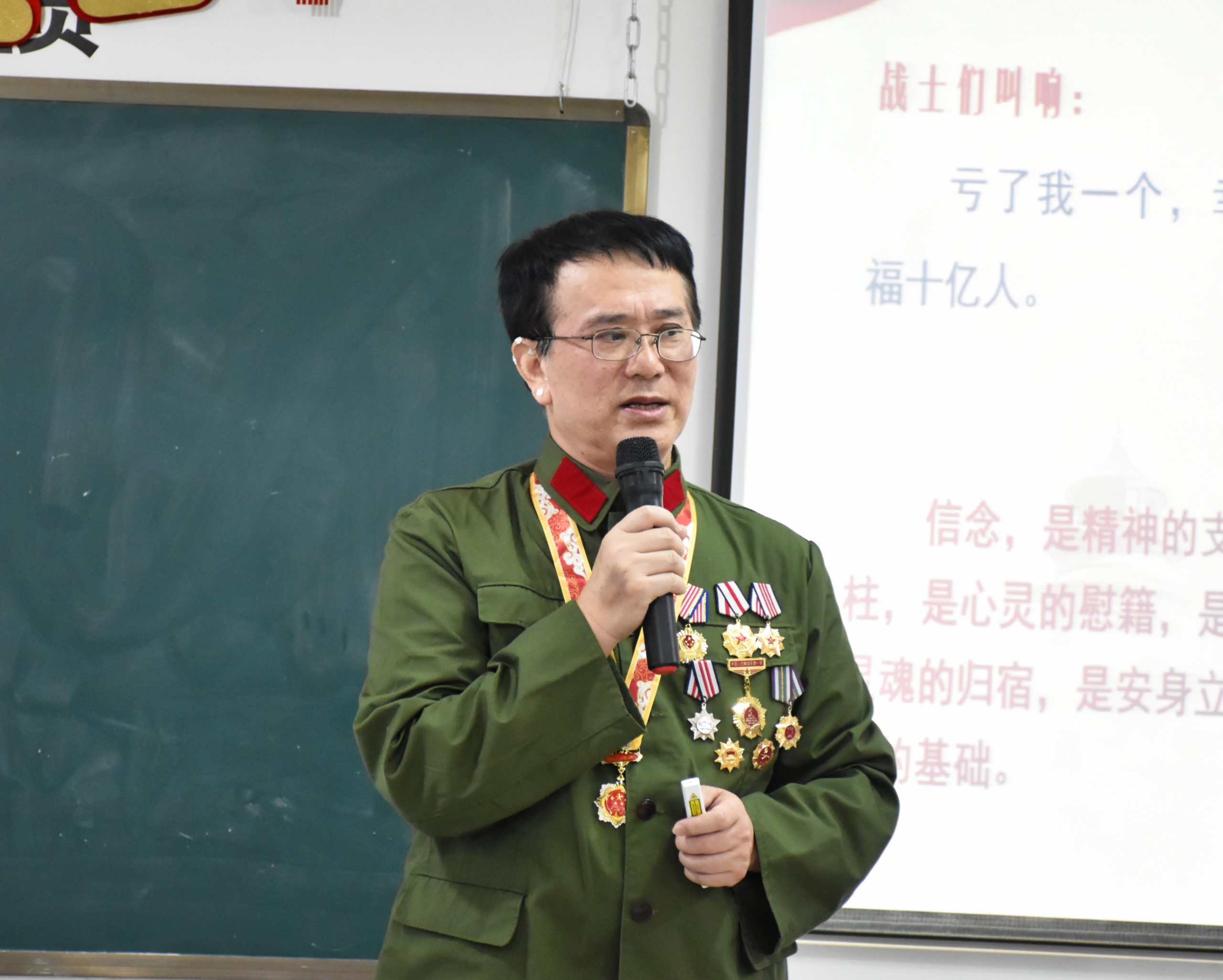 倾听英雄故事——用信念支撑起人生脊梁主题宣讲-江西英豪傅睿教育集团